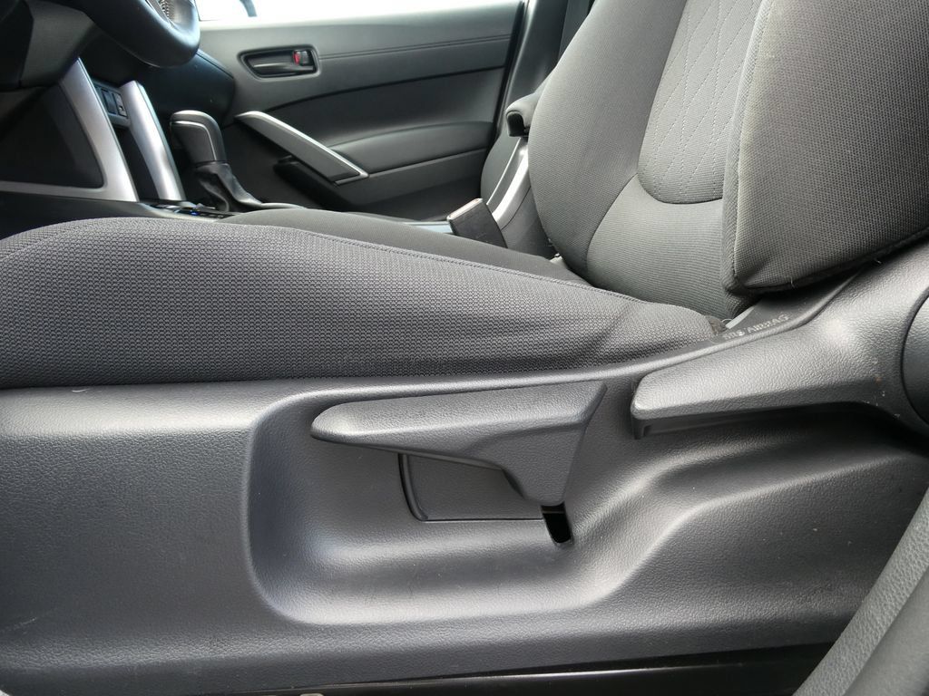 Used 2022 Toyota Corolla Cross LE AWD/4WD image 24