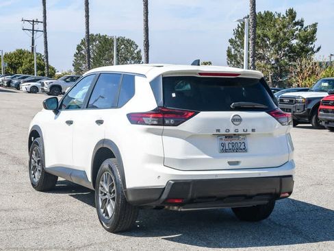 Used 2024 Nissan Rogue S image 9