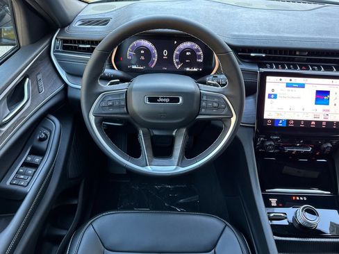 New 2025 Jeep Grand Cherokee Limited w/ Black Appearance Package AWD/4WD image 13