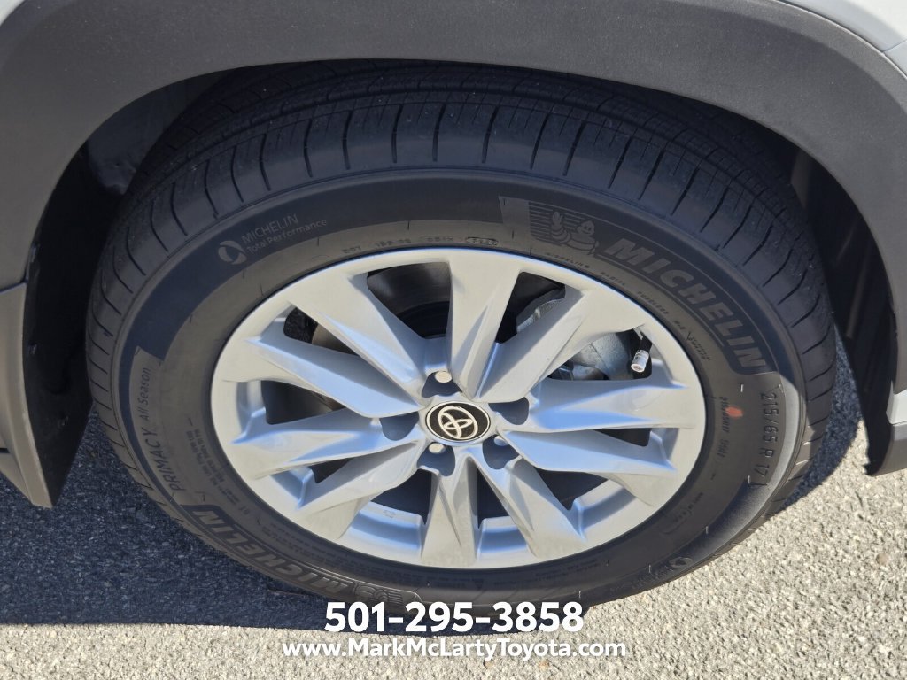 New 2026 Toyota Corolla Cross LE w/ Moonroof Package FWD image 17