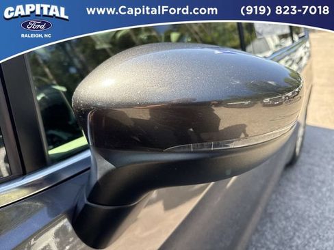 Used 2023 Chrysler Pacifica Touring-L FWD image 12