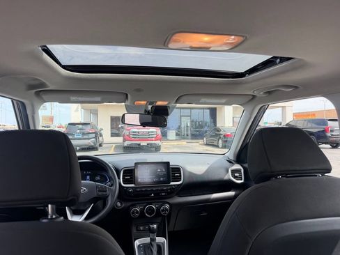 Used 2024 Hyundai Venue SEL FWD image 23