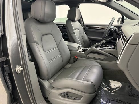 Certified 2023 Porsche Cayenne AWD/4WD image 27