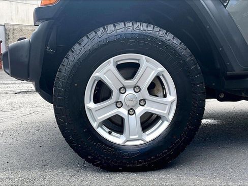 Used 2019 Jeep Wrangler Sport AWD/4WD image 15