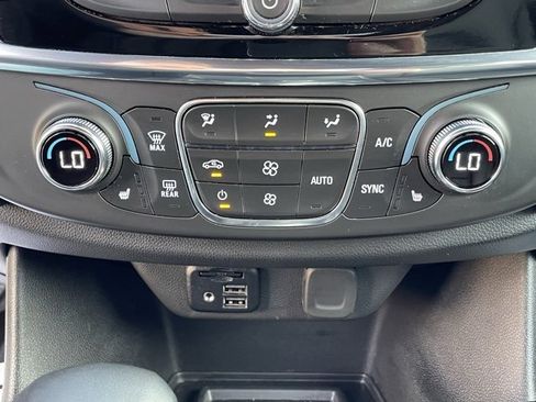 Certified 2023 Chevrolet Traverse LT w/ LT Premium Package image 33