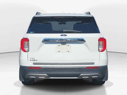 Used 2022 Ford Explorer XLT w/ Equipment Group 202A image 6