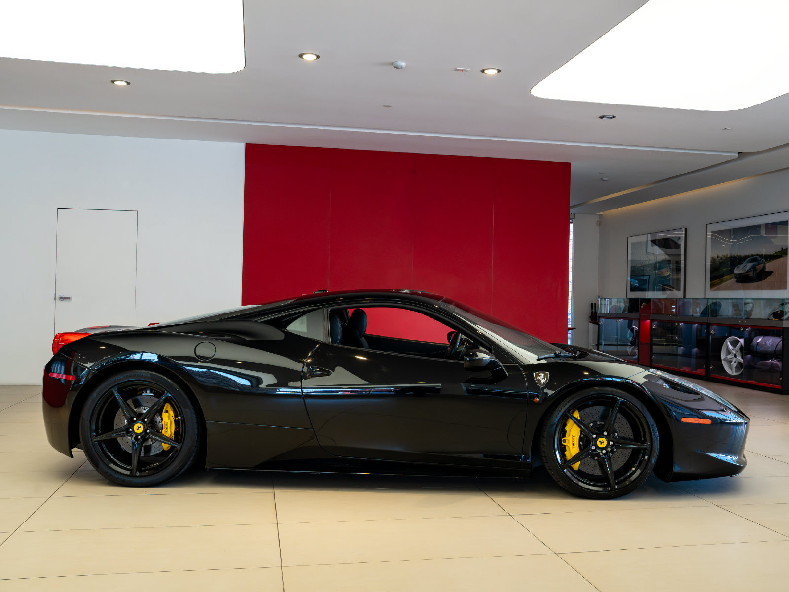 Used 2014 Ferrari 458 Italia Coupe RWD image 7