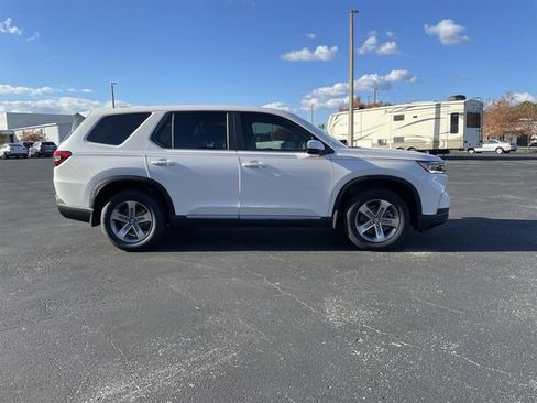 New 2025 Honda Pilot EX-L image 3