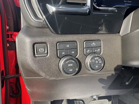 Used 2024 Chevrolet Silverado 2500 LT w/ Convenience Package image 17