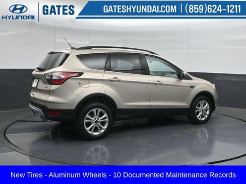 Used 2018 Ford Escape SE AWD/4WD image 2