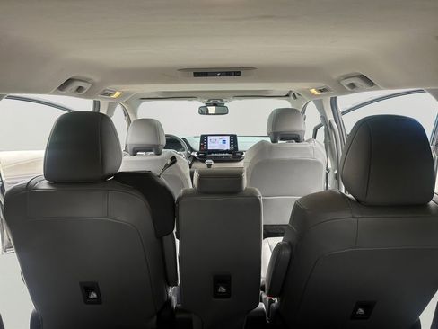 Used 2024 Toyota Sienna XLE image 28
