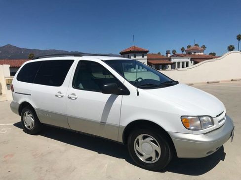 Used 1999 Toyota Sienna XLE image 7
