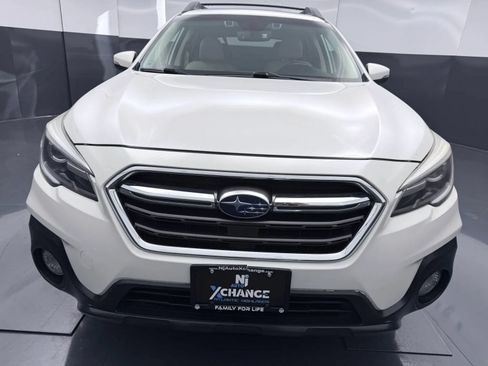 Used 2018 Subaru Outback 3.6R Limited AWD/4WD image 2