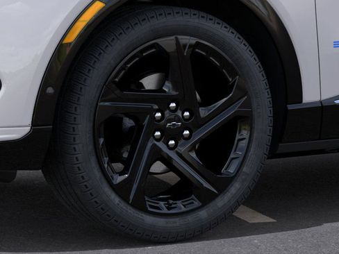 New 2025 Chevrolet Equinox EV RS image 9