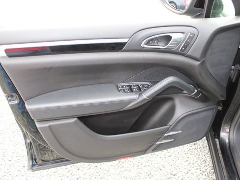 Used 2014 Porsche Cayenne image 22