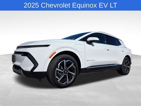Used 2025 Chevrolet Equinox EV LT image 9