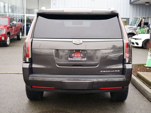 Used 2017 Cadillac Escalade Premium Luxury image 4