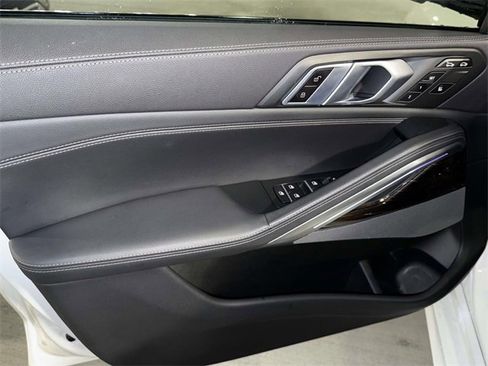 Used 2021 BMW X6 xDrive40i w/ M Sport Package image 19