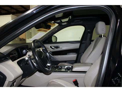 Used 2019 Land Rover Range Rover Velar R-Dynamic SE image 10