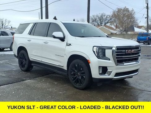Used 2023 GMC Yukon SLT w/ SLT Premium Package image 3