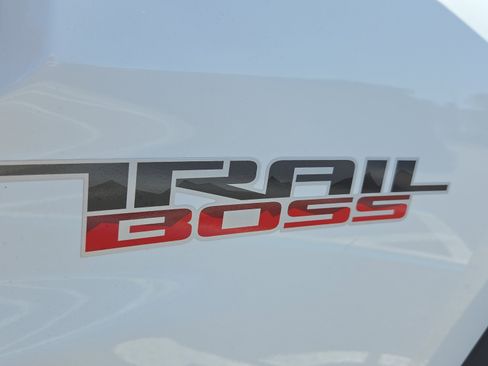 Used 2025 Chevrolet Colorado Trail Boss AWD/4WD image 34