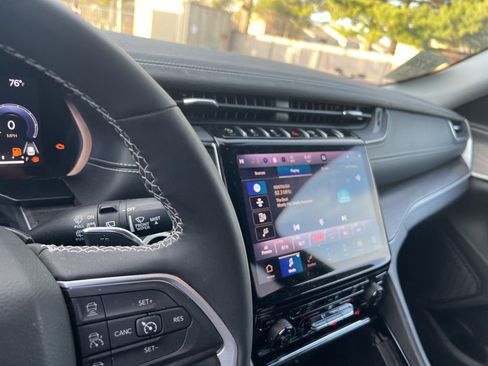 Used 2023 Jeep Grand Cherokee Limited image 18