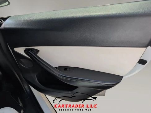 Used 2022 Tesla Model Y Long Range AWD/4WD image 19