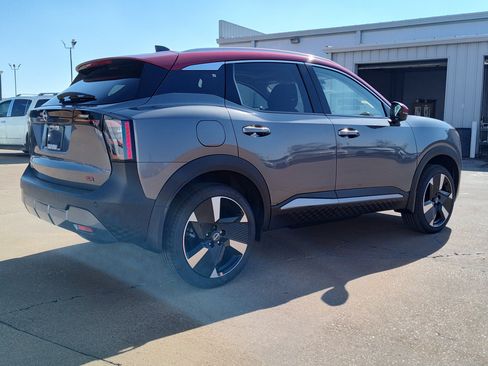 New 2026 Nissan Kicks SR w/ SR Premium Package FWD image 5