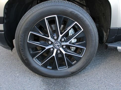 Used 2024 Lexus GX 550 GX 550 Premium+ image 32