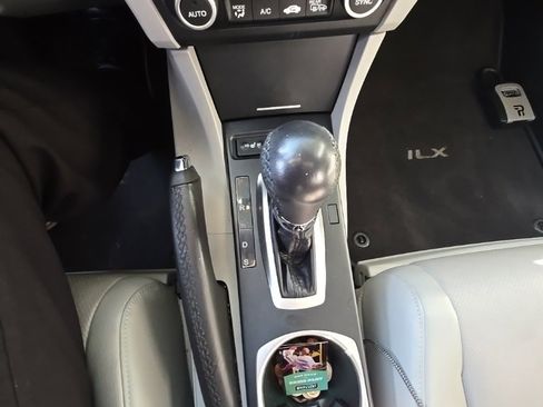 Used 2017 Acura ILX image 27
