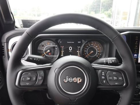 New 2025 Jeep Gladiator Willys image 32