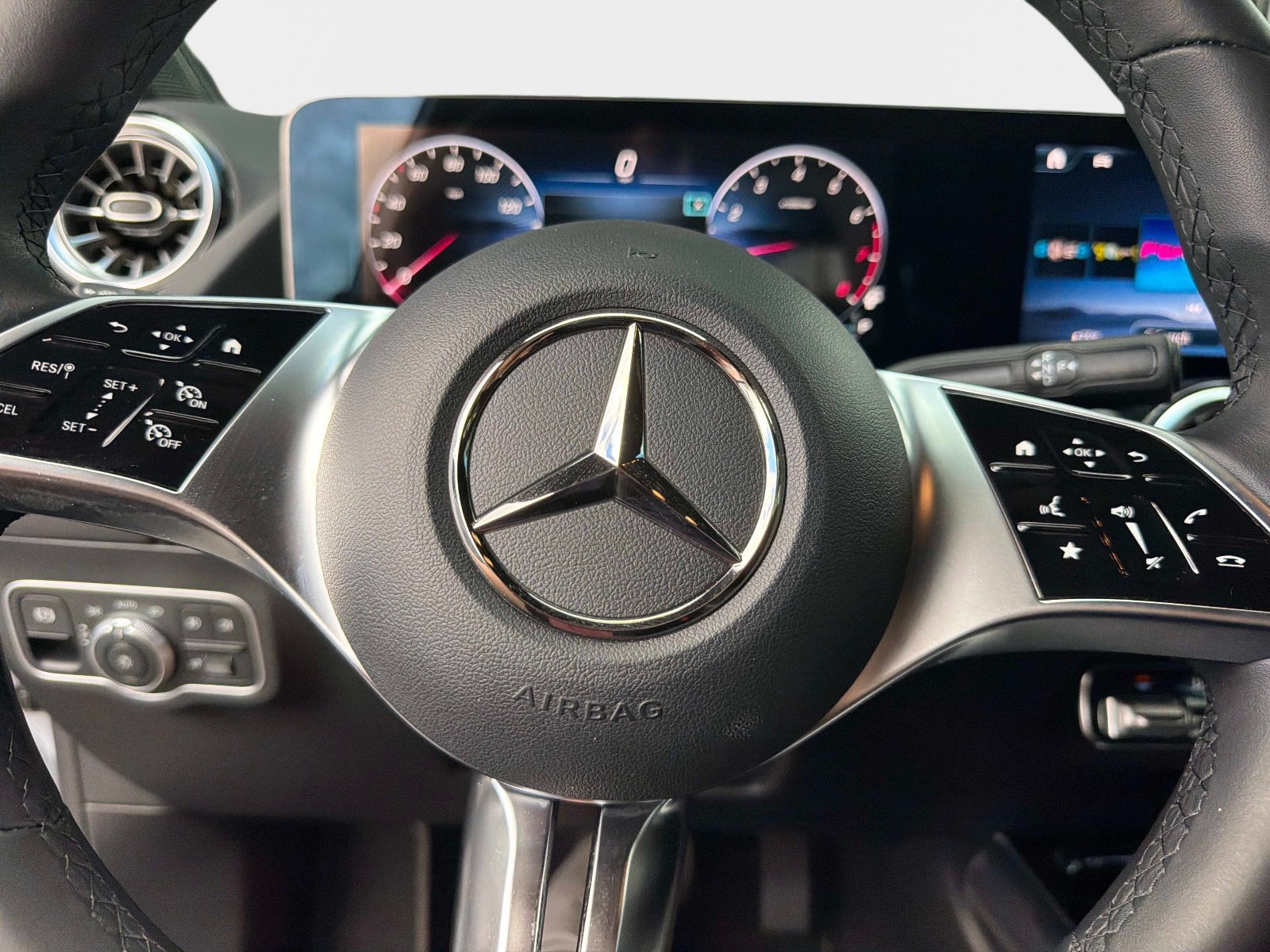 Certified 2025 Mercedes-Benz GLA 250 image 25