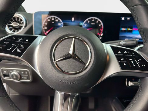 Used 2025 Mercedes-Benz GLA 250 image 25
