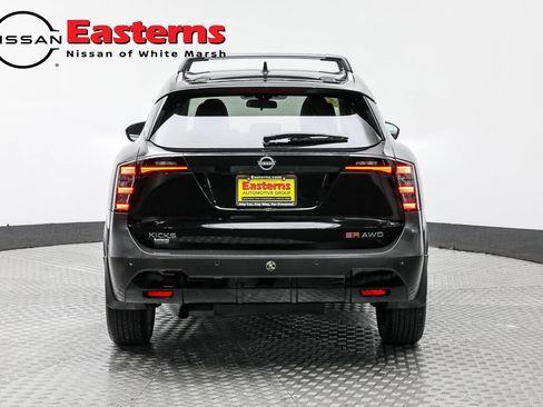 Used 2025 Nissan Kicks SR image 8