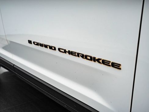 Used 2023 Jeep Grand Cherokee L Laredo AWD/4WD image 16