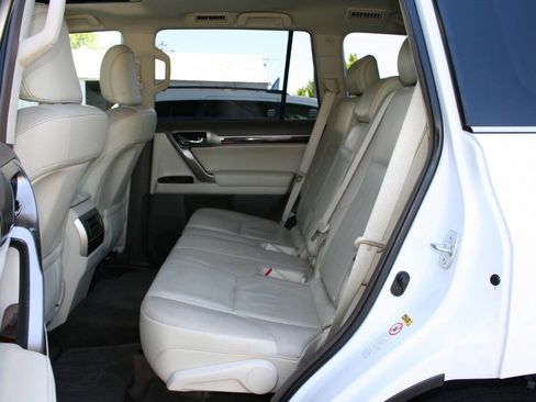 Used 2013 Lexus GX 460 w/ Convenience Pkg AWD/4WD image 26