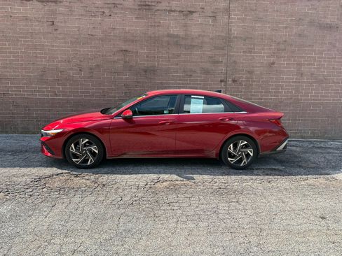 Used 2024 Hyundai Elantra Limited FWD image 2
