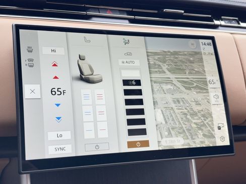 Used 2025 Land Rover Range Rover SE image 26