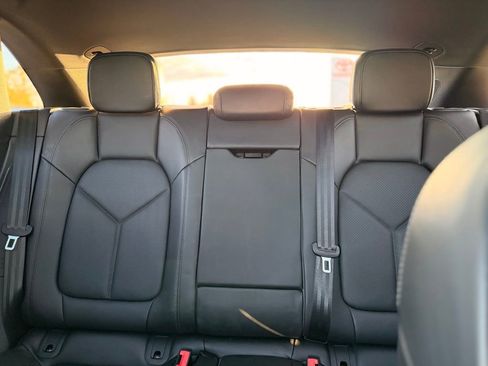 Used 2023 Porsche Macan Turbo image 31