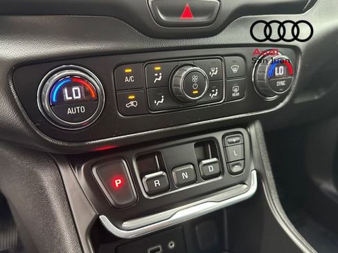 Used 2021 GMC Terrain SLE w/ Driver Convenience Package image 24