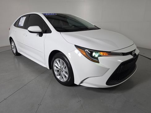 Used 2021 Toyota Corolla LE w/ LE Convenience Package FWD image 7