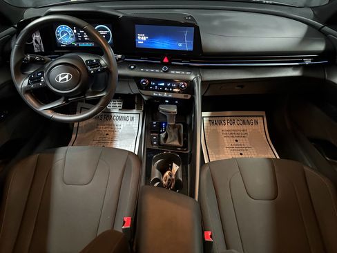 Used 2025 Hyundai Elantra SEL FWD image 14
