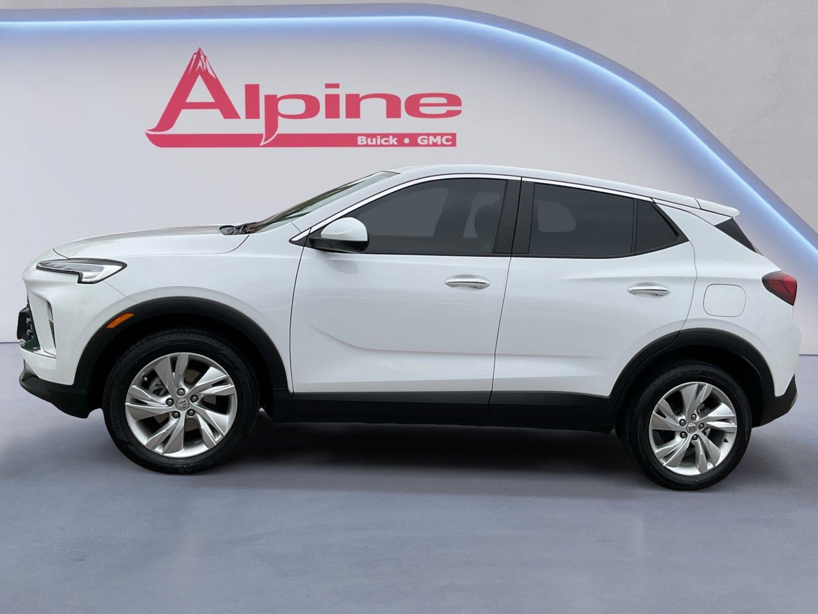 Used 2024 Buick Encore GX Preferred w/ Comfort Package AWD/4WD image 2