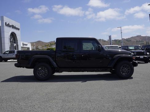 New 2026 Jeep Gladiator Sport AWD/4WD image 3