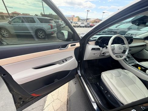 Used 2023 Hyundai Palisade Limited w/ Winter Package image 10
