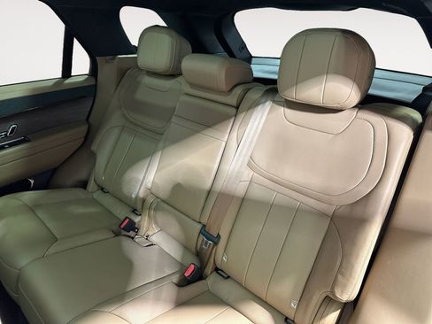 Used 2024 Land Rover Range Rover Sport SE image 13
