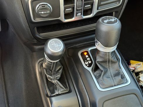 Used 2025 Jeep Wrangler Unlimited Sahara image 23