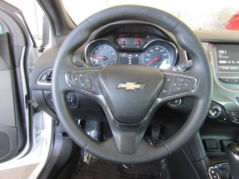 Used 2017 Chevrolet Cruze LT w/ Convenience Package FWD image 13