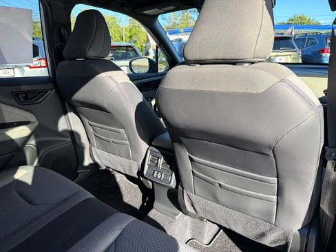 Certified 2025 Subaru Forester Premium AWD/4WD image 36