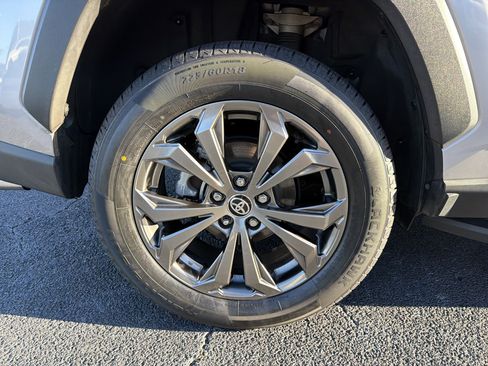 Used 2023 Toyota RAV4 XLE Premium image 17